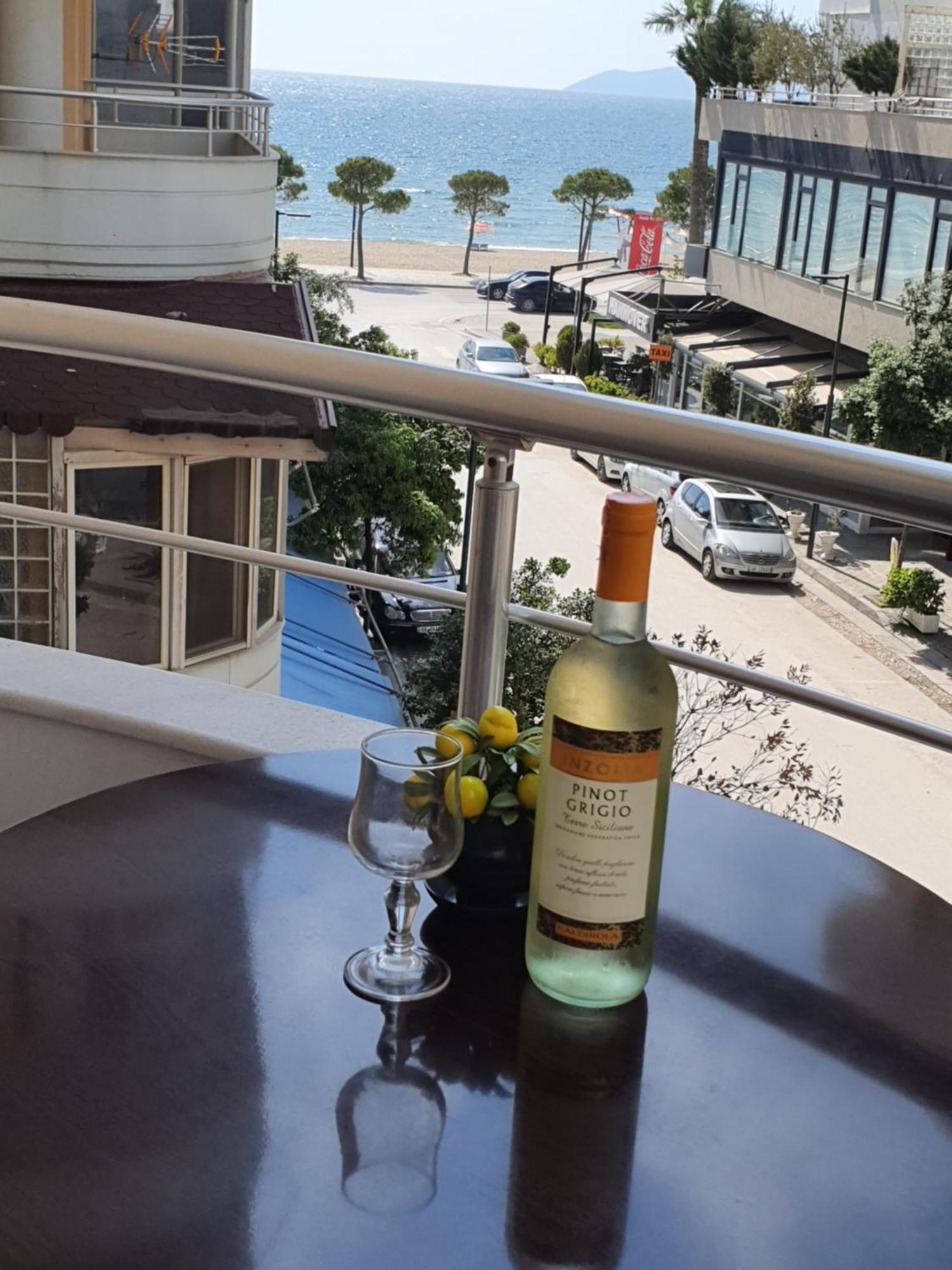 Apartment Me Qera Lungomare Vlore Medem1 외부 사진
